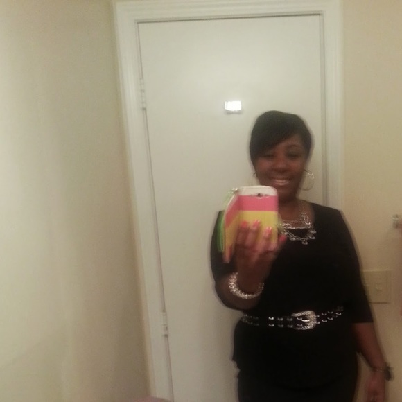 Meet your Posher, Ivy - Picture 1 of 3